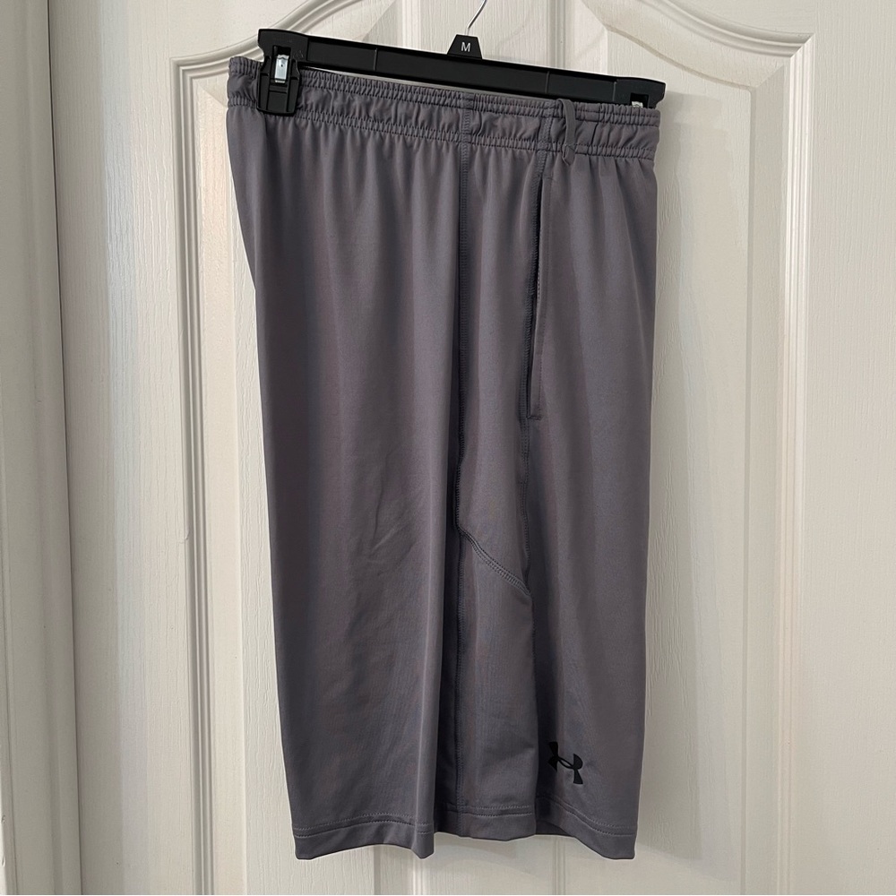 Under Armour Athletic Short "Loose": Gray.  Mens: Medium